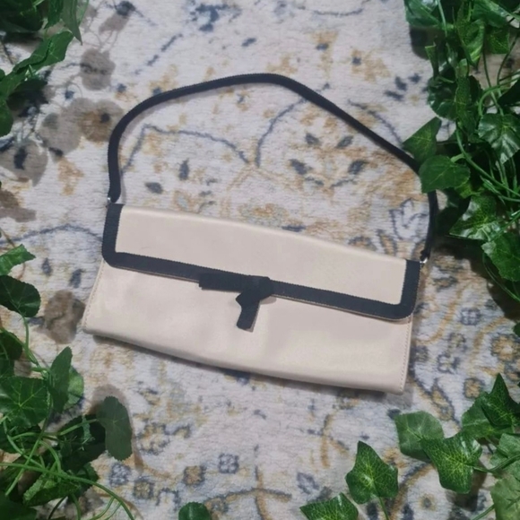 Banana Republic cream coquette clutch/wallet - Picture 1 of 7